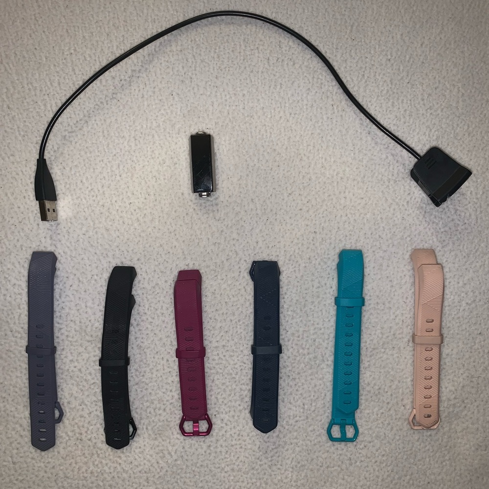 FITBIT ALTA HR WITH 6 BANDS AND CHAGER!!!